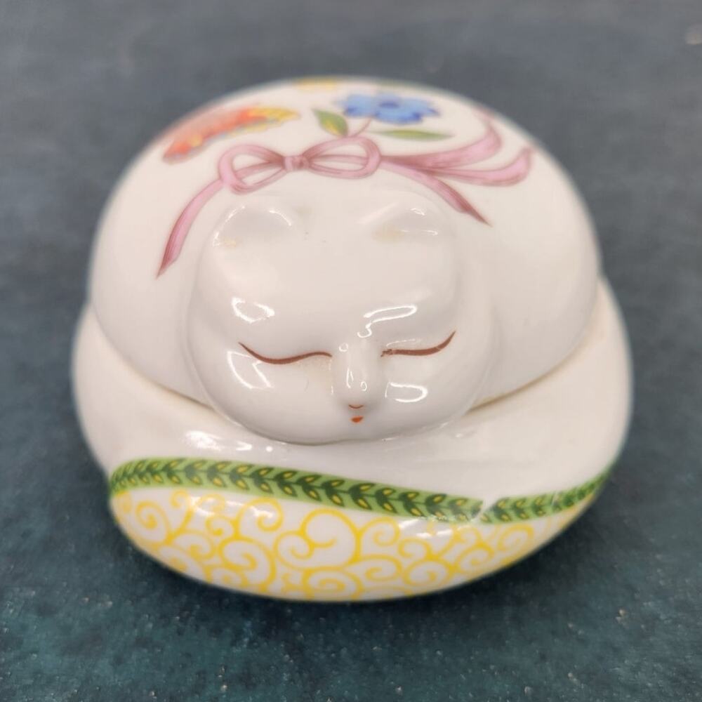VTG Prestige MCML Porcelian Sleeping Cat Floral Butterfly Candle Trinket Box